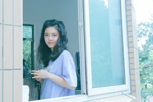 赵今麦俏丽甜美写真花絮图片_4