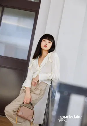 黄龄休闲随性时尚写真图片