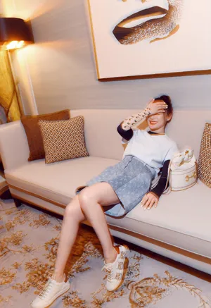 袁姗姗轻甜少女风写真图片_1