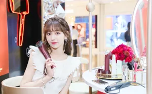 孔雪儿甜美活动照图片