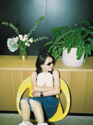 周迅休闲时髦写真图片_1