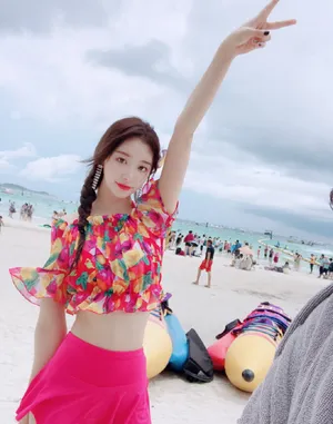 孔雪儿甜美性感旅拍照图片_1