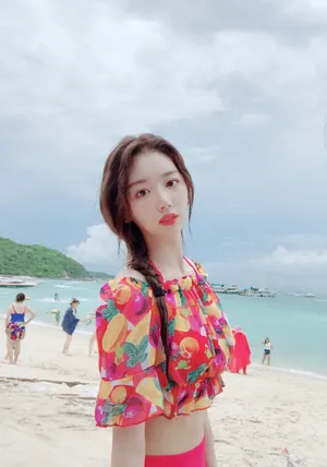 孔雪儿甜美性感旅拍照图片