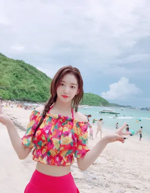 孔雪儿甜美性感旅拍照图片_3