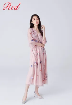 蒋梦婕粉裙性感写真图片
