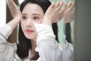 彭小苒丸子头清新甜美写真图片_5
