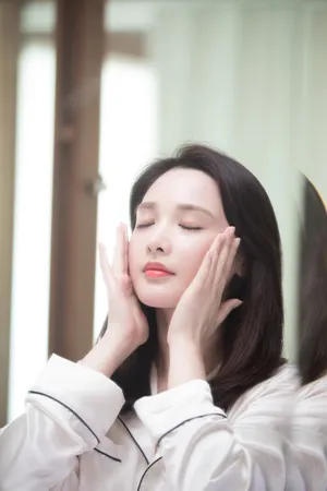 彭小苒丸子头清新甜美写真图片_6
