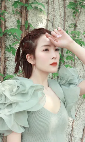 种丹妮清爽抹茶绿写真图片