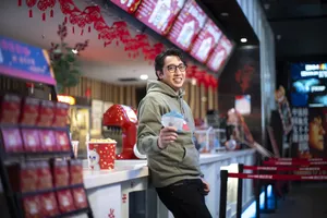 华少最新影城写真图片_3