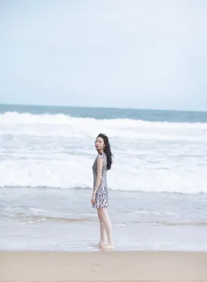 张艺凡海边性感写真图片