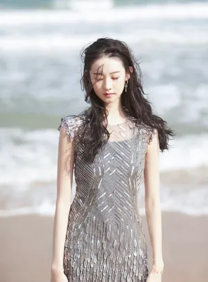 张艺凡海边性感写真图片_4