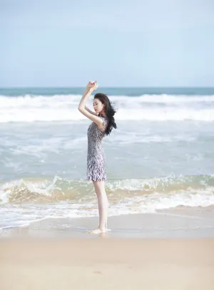 张艺凡海边性感写真图片_5
