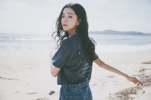 庄达菲白皙清纯海边写真图片_7