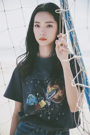 庄达菲白皙清纯海边写真图片_9