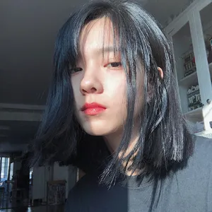 庄达菲短发红唇居家自拍照图片_5