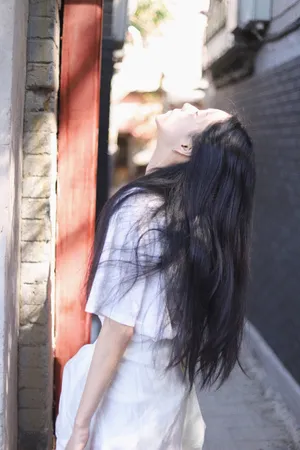 庄达菲胡同清纯街拍写真图片_2