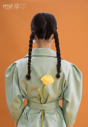 庄达菲麻花辫俏皮时尚写真图片_1