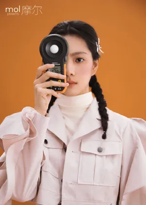 庄达菲麻花辫俏皮时尚写真图片_7