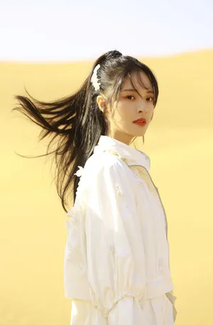 李莎旻子唯美沙漠写真图片_2