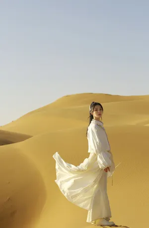 李莎旻子唯美沙漠写真图片_5