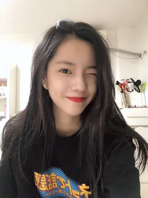 庄达菲俏丽甜美自拍照图片_1
