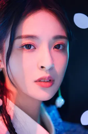 李莎旻子时尚个性写真图片