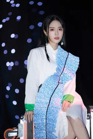 李莎旻子时尚个性写真图片_4