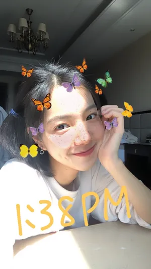 庄达菲俏皮自拍照图片_3