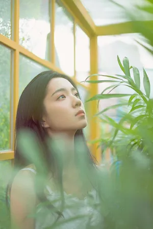庄达菲清纯白裙意境写真图片_2