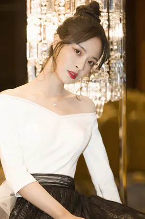 李莎旻子优雅性感写真图片_4