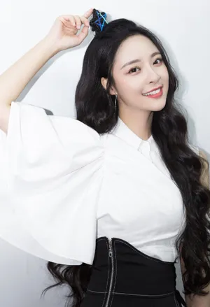 李莎旻子温婉甜美写真图片