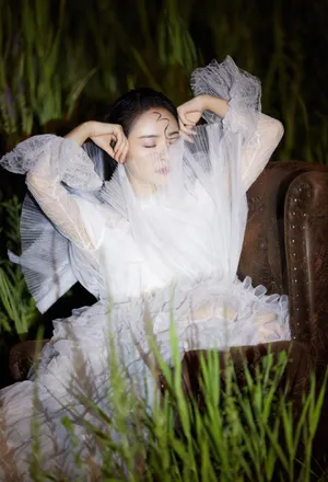 李莎旻子时尚摩登写真图片_6