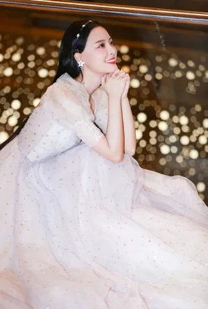 李莎旻子白色纱裙性感写真图片_2