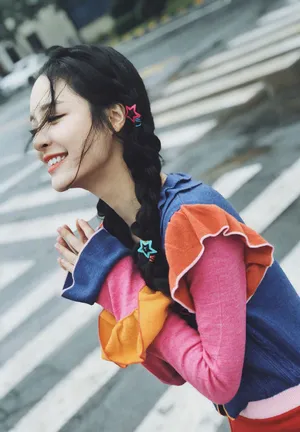 李莎旻子麻花辫甜美写真图片