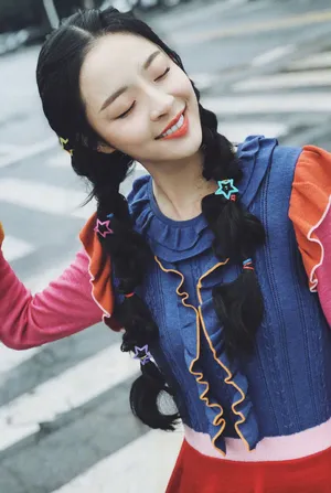 李莎旻子麻花辫甜美写真图片