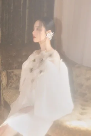 李莎旻子性感露肩写真图片