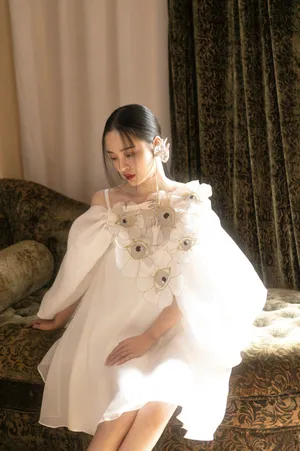 李莎旻子性感露肩写真图片_4
