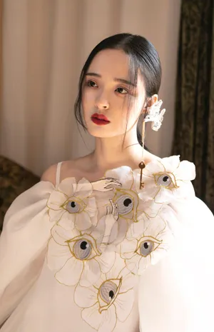 李莎旻子性感露肩写真图片_5