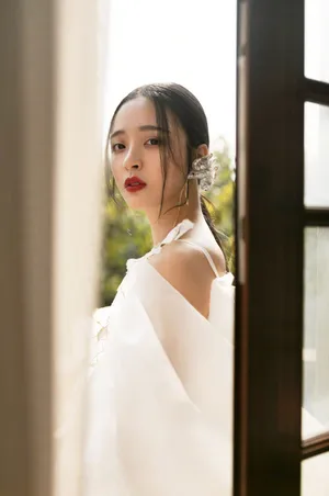 李莎旻子性感露肩写真图片_8