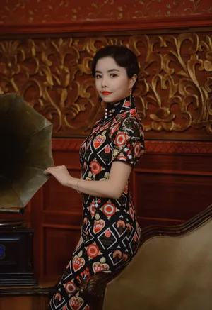 安崎旗袍装图片_1