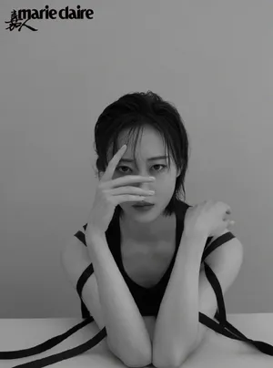 李纯成熟魅力黑白写真图片