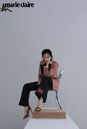李纯成熟魅力黑白写真图片_2