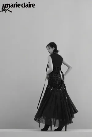 李纯成熟魅力黑白写真图片_3