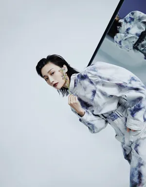 田沅水彩风优雅写真图片_5
