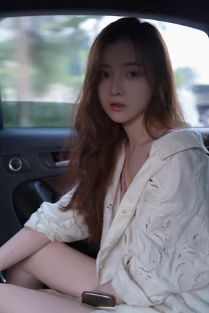 李希萌慵懒车内写真图片_4