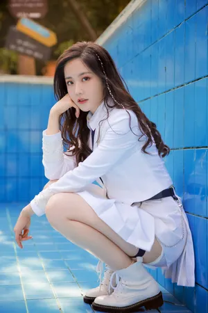 创造营2020王艺瑾纯白制服图片_3