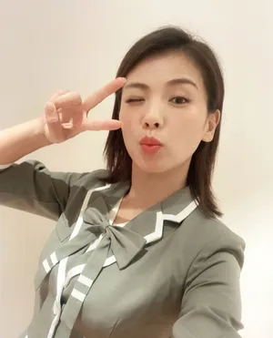 刘涛女团服性感俏皮图片
