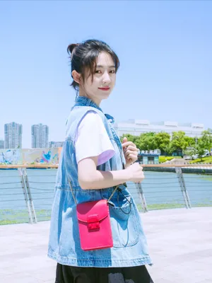 邢菲丸子头甜美自拍图片
