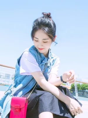 邢菲丸子头甜美自拍图片_3