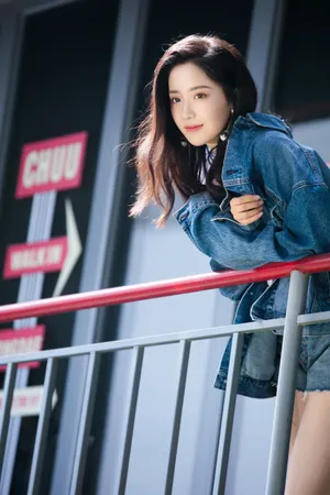 王艺瑾性感美腿写真图片